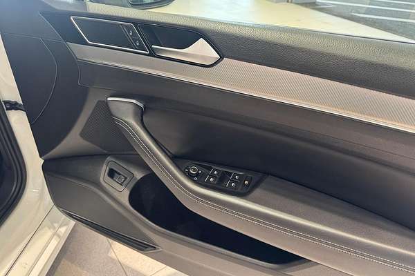 2018 Volkswagen Passat 206TSI R-Line B8