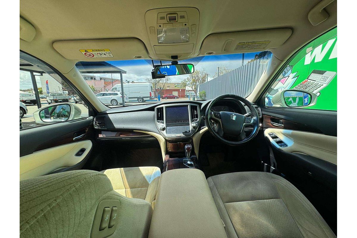2013 Toyota Crown ROYAL SALOON