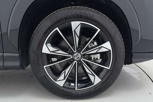 2024 MG HS Essence AS33