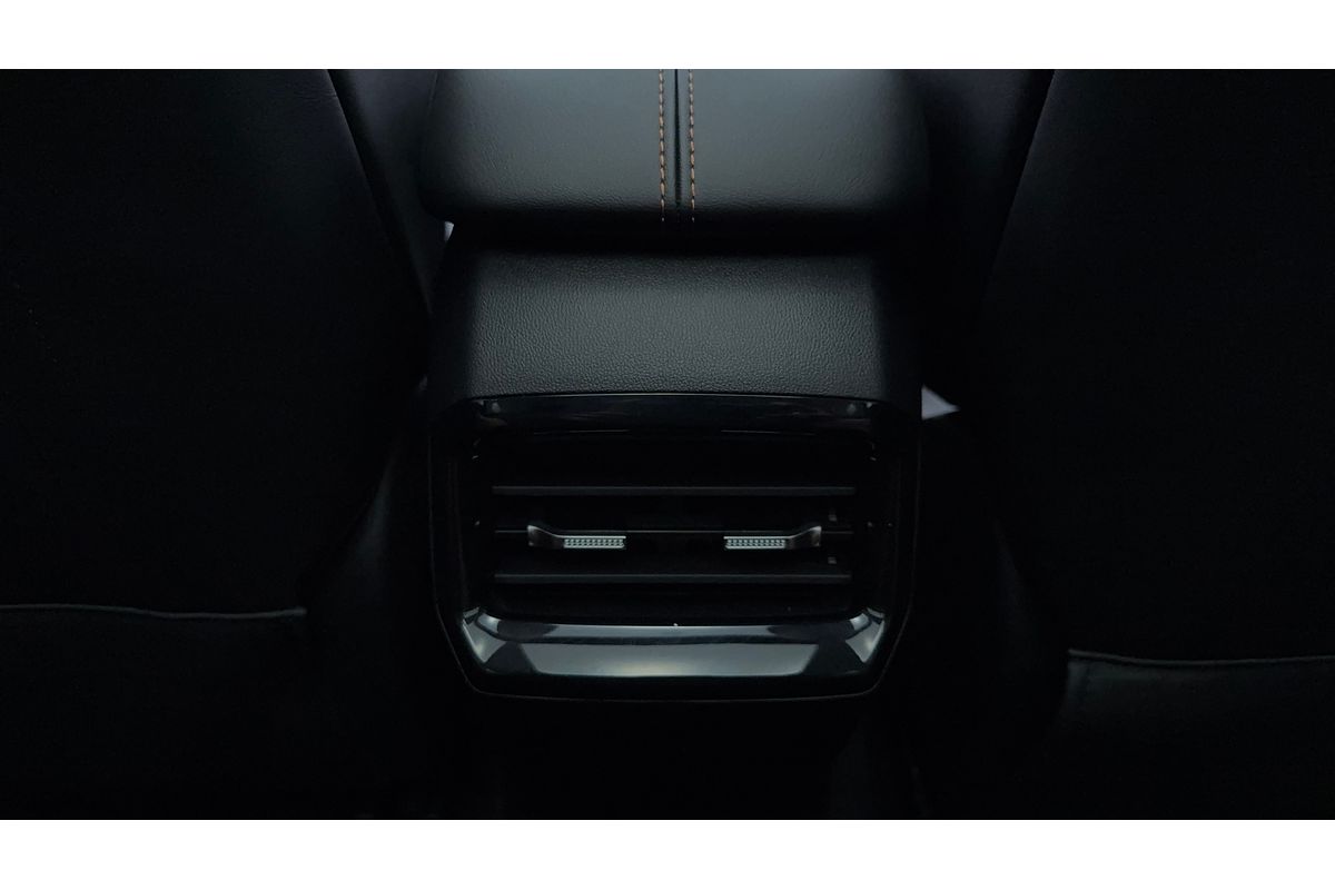 2024 MG HS Essence AS33