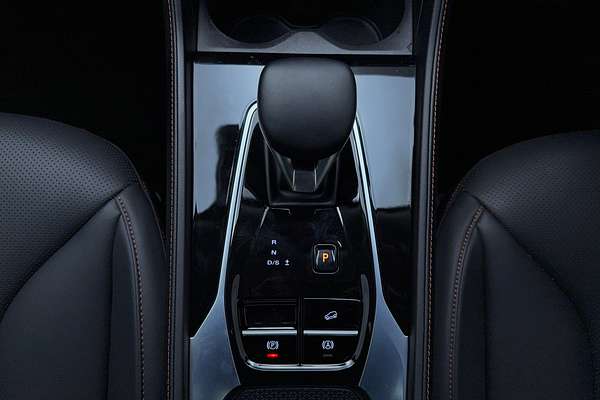 2024 MG HS Essence AS33