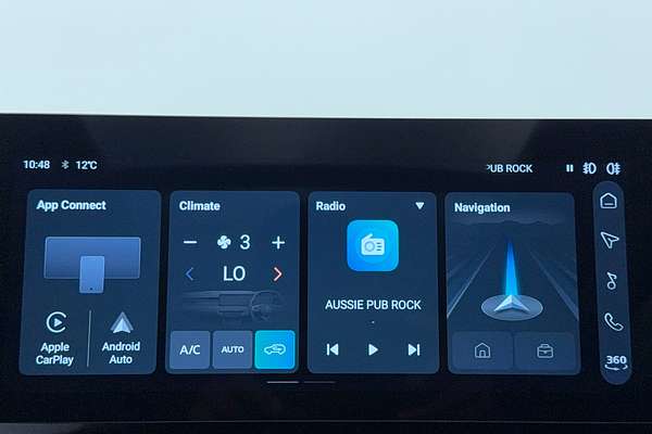 2024 MG HS Essence AS33