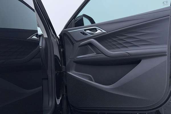 2024 MG HS Essence AS33