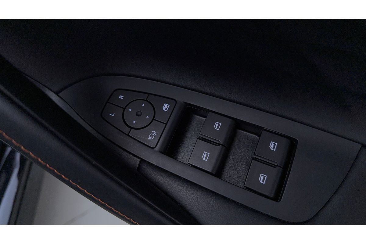 2024 MG HS Essence AS33