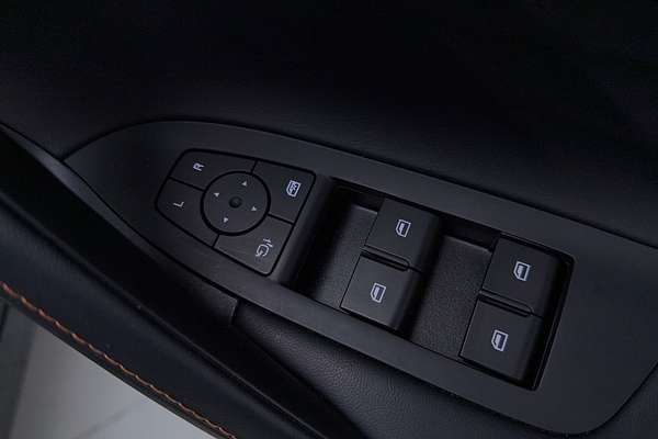 2024 MG HS Essence AS33