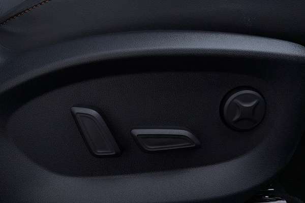 2024 MG HS Essence AS33