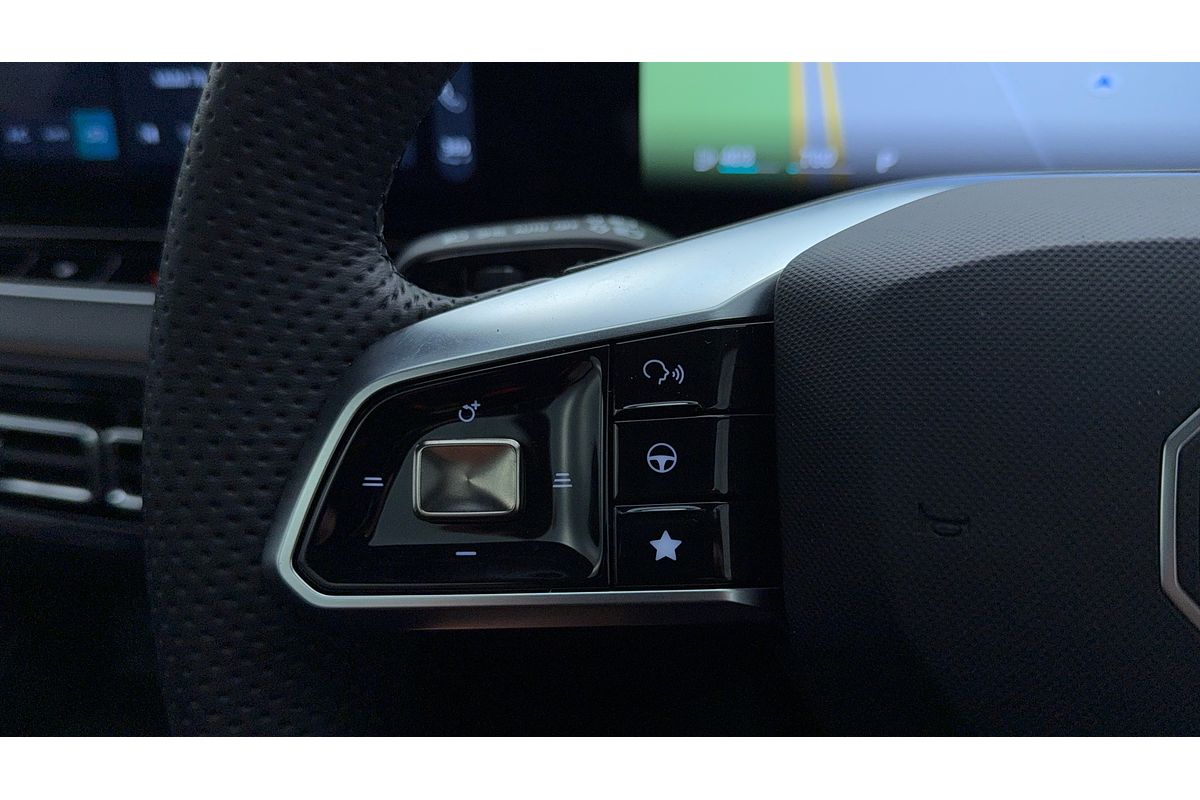 2024 MG HS Essence AS33