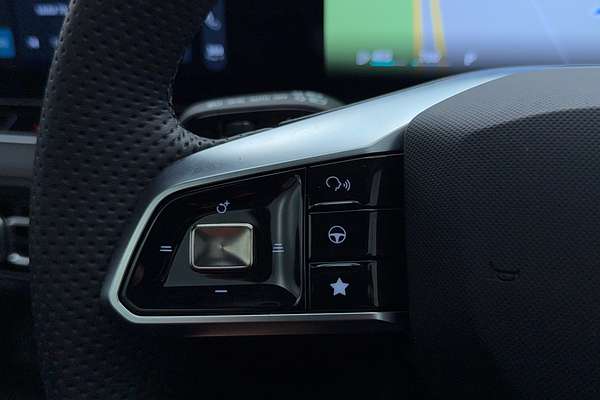 2024 MG HS Essence AS33