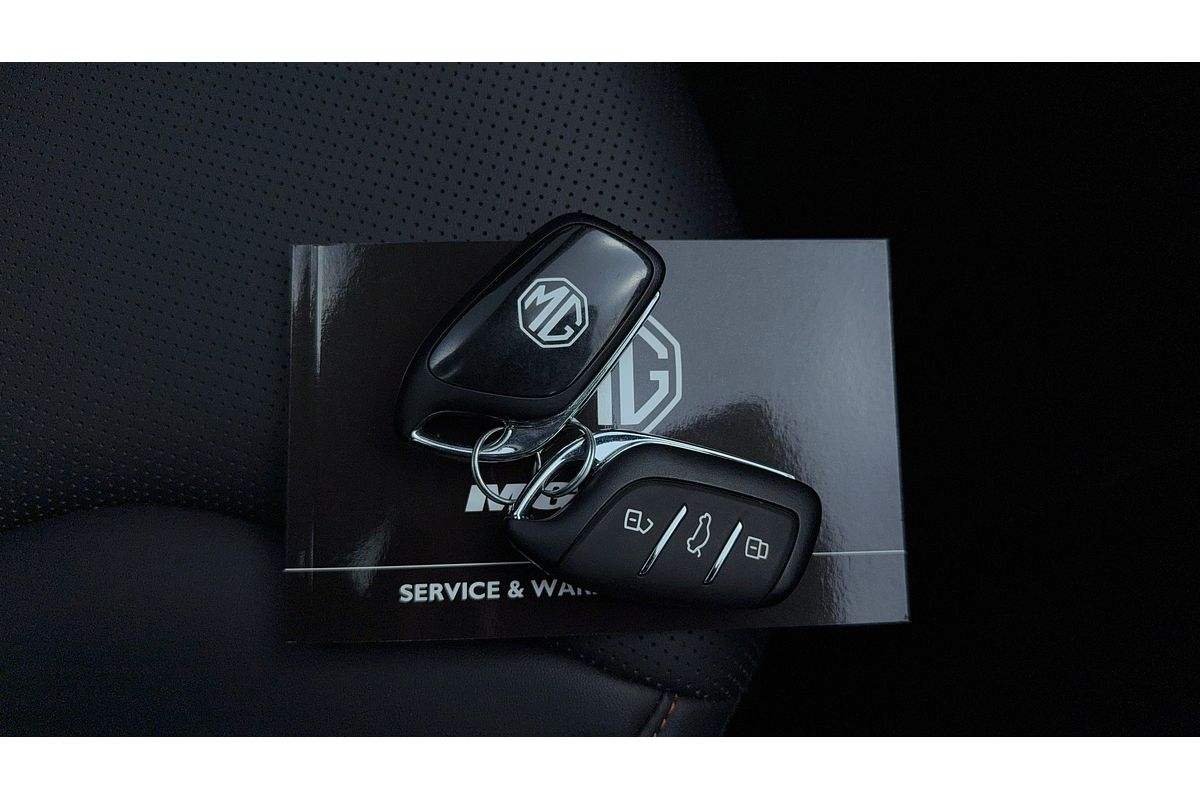 2024 MG HS Essence AS33