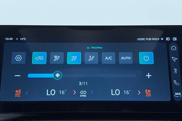 2024 MG HS Essence AS33