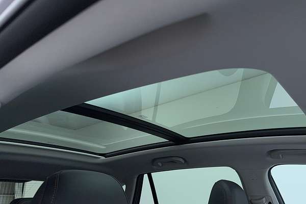 2024 MG HS Essence AS33