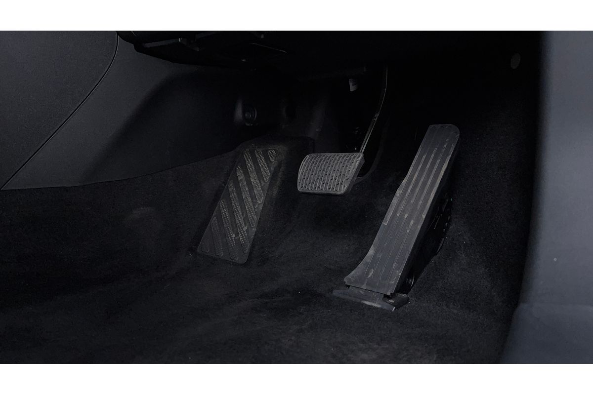 2024 MG HS Essence AS33