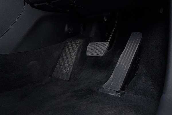 2024 MG HS Essence AS33