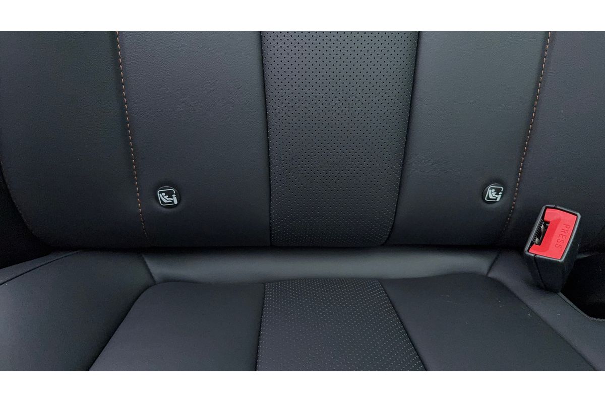 2024 MG HS Essence AS33