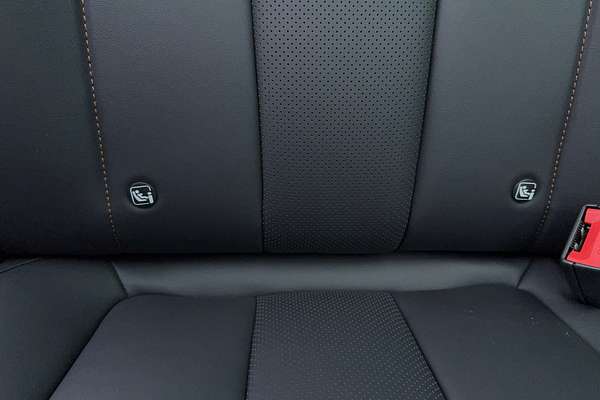 2024 MG HS Essence AS33