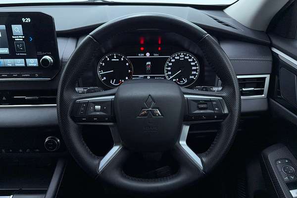 2023 Mitsubishi Outlander LS ZM