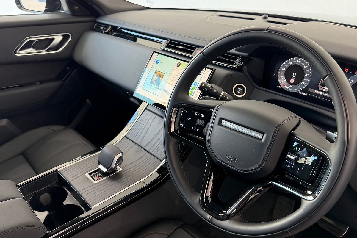 2025 Land Rover Range Rover Velar P250 Dynamic SE L560