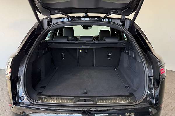 2025 Land Rover Range Rover Velar P250 Dynamic SE L560