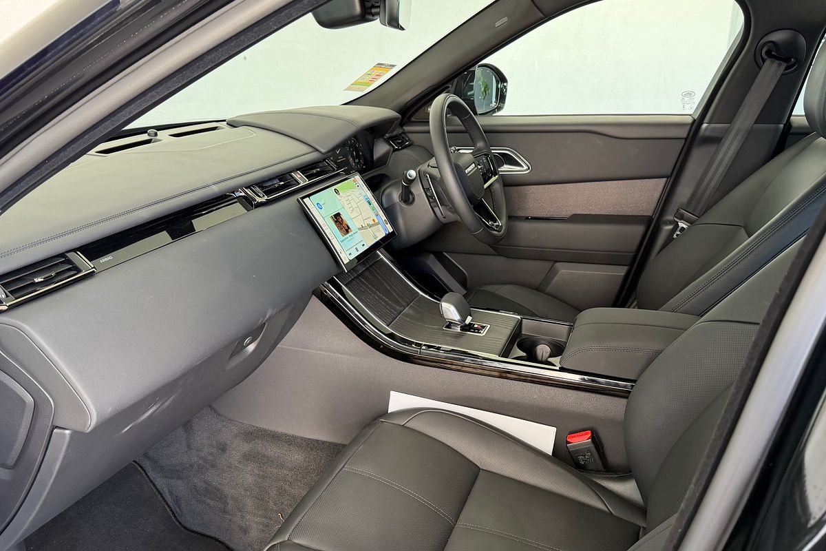 2025 Land Rover Range Rover Velar P250 Dynamic SE L560