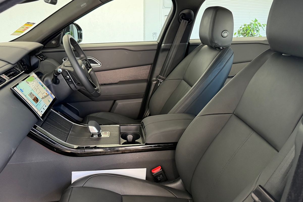 2025 Land Rover Range Rover Velar P250 Dynamic SE L560