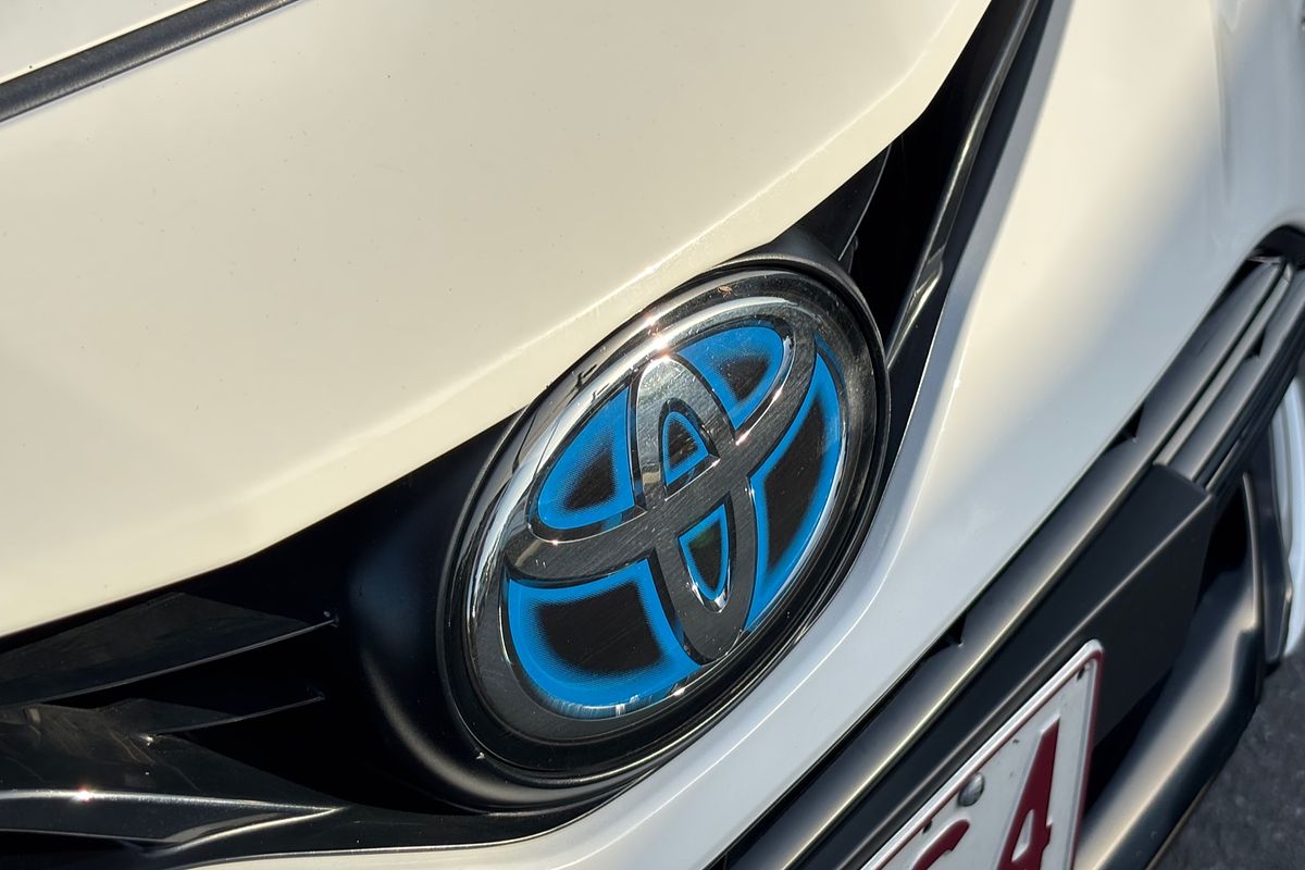 2023 Toyota Camry Ascent AXVH70R