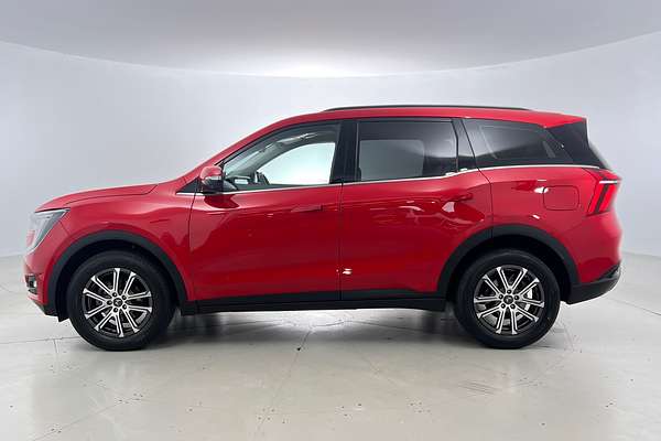 2023 Mahindra XUV700 AX7L thumb-1