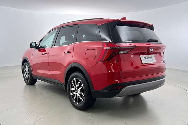2023 Mahindra XUV700 AX7L thumb-2