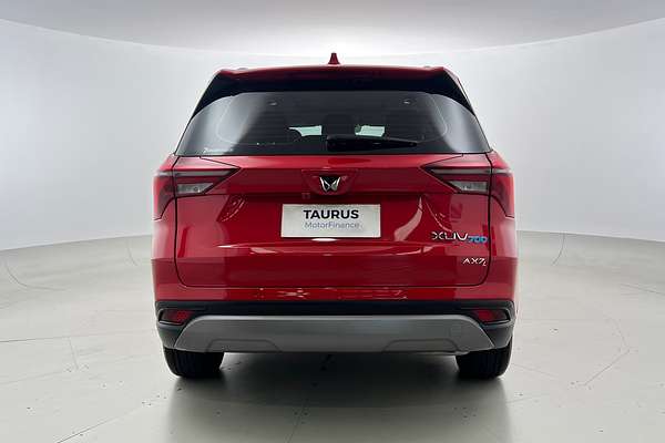 2023 Mahindra XUV700 AX7L thumb-3