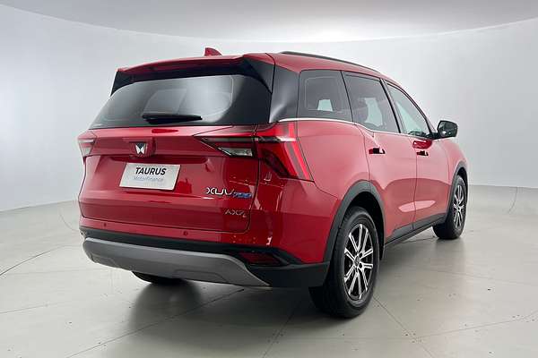 2023 Mahindra XUV700 AX7L thumb-4