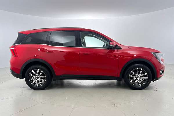 2023 Mahindra XUV700 AX7L thumb-5