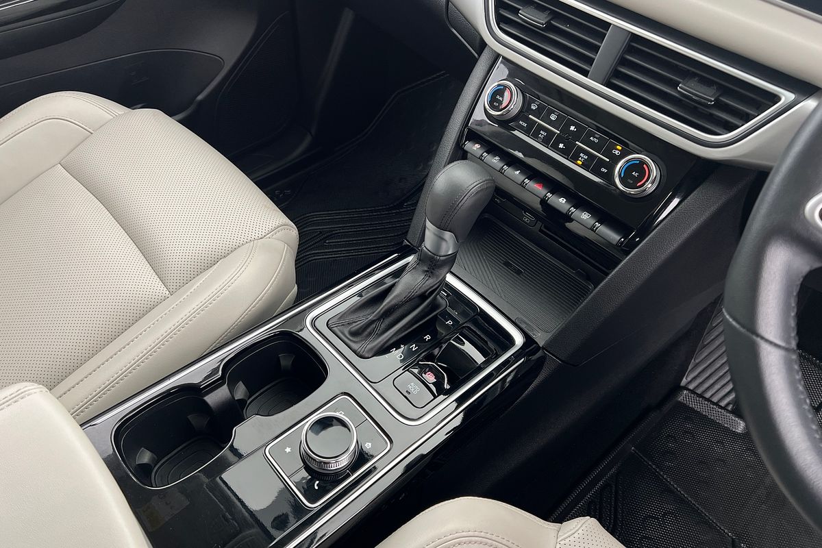 2023 Mahindra XUV700 AX7L