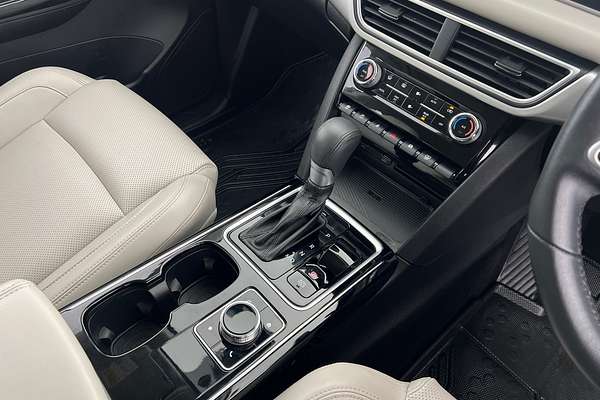 2023 Mahindra XUV700 AX7L thumb-14