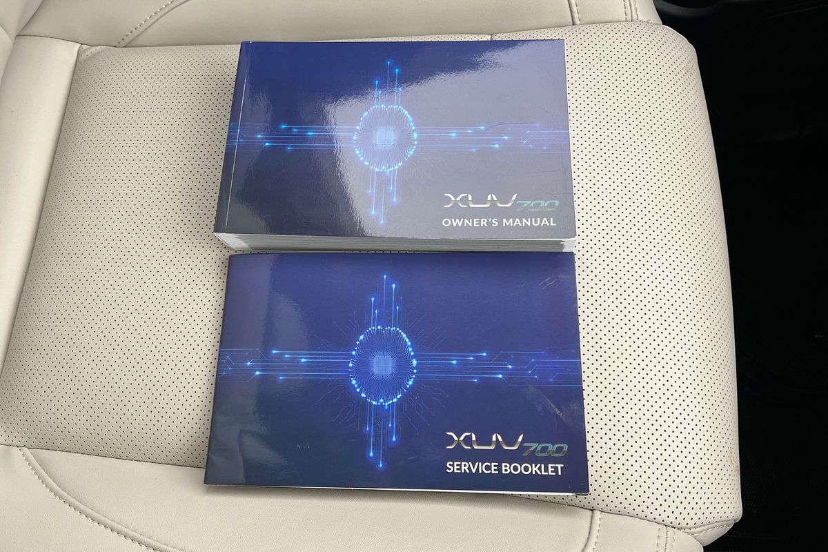 2023 Mahindra XUV700 AX7L