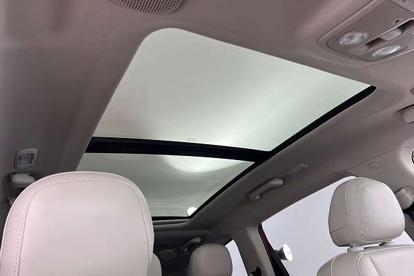 2023 Mahindra XUV700 AX7L thumb-15