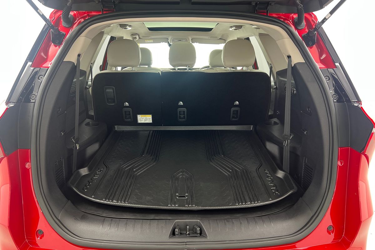 2023 Mahindra XUV700 AX7L