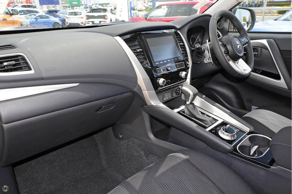 2025 Mitsubishi Pajero Sport GLX QG