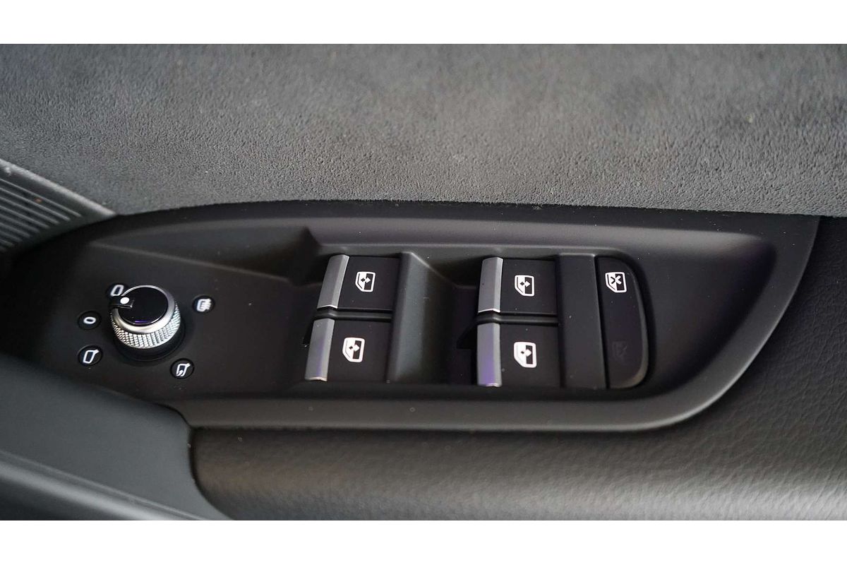 2024 Audi Q5 45 TFSI S line FY