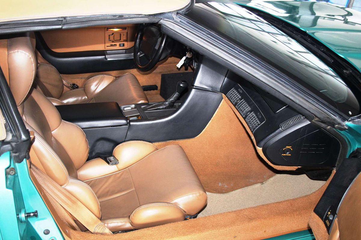 CORVETTE 5.7LT V8 AUTOMATIC CONVERTIBLE