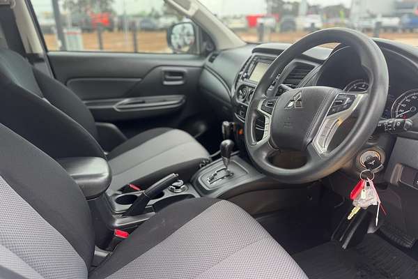 2022 Mitsubishi Triton GLX MR 4X4