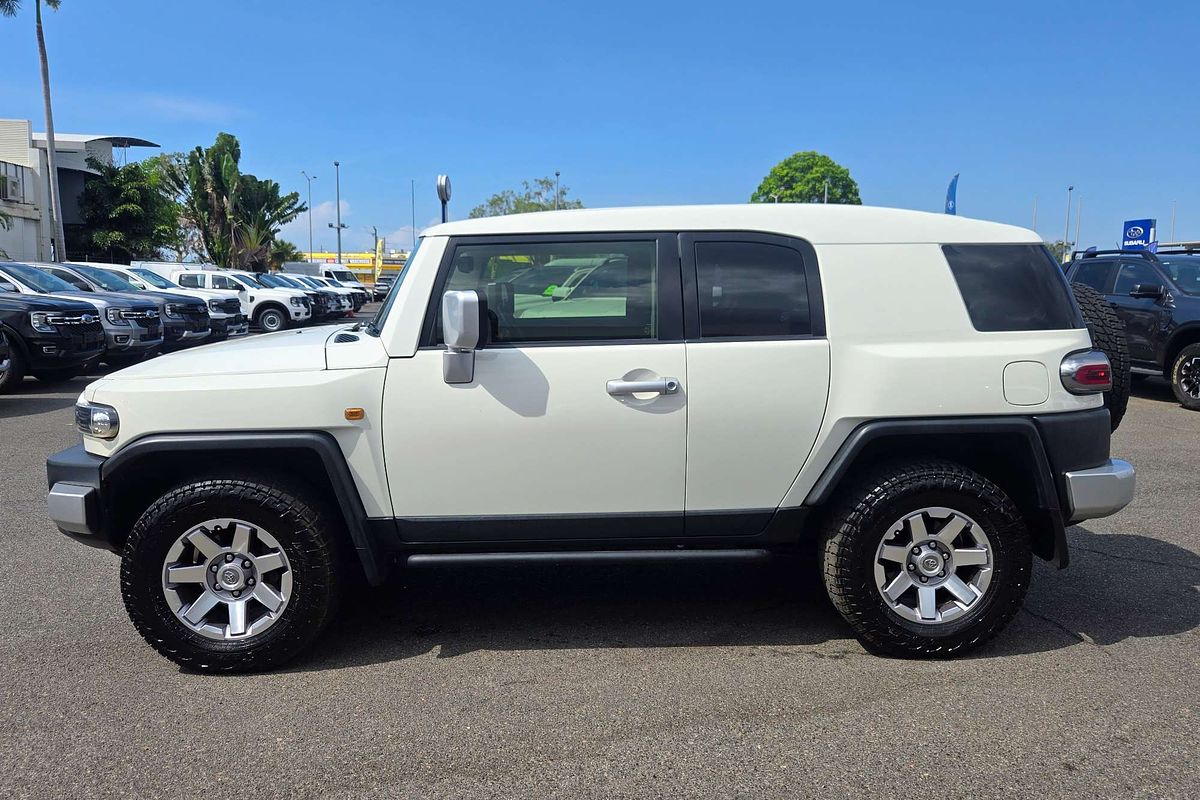 2016 Toyota FJ Cruiser  GSJ15R