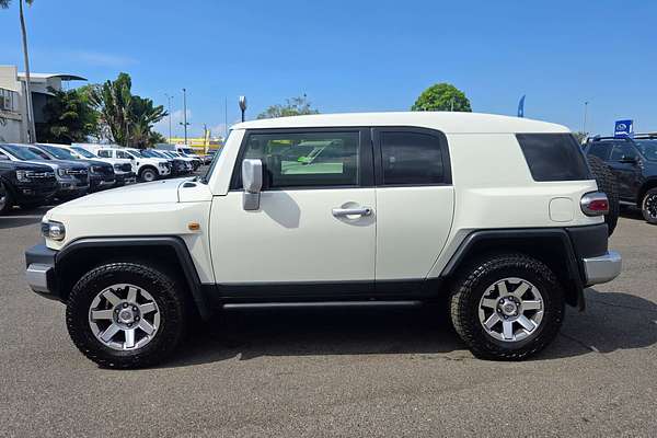 2016 Toyota FJ Cruiser  GSJ15R