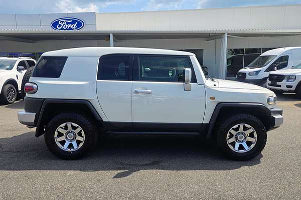 2016 Toyota FJ Cruiser  GSJ15R