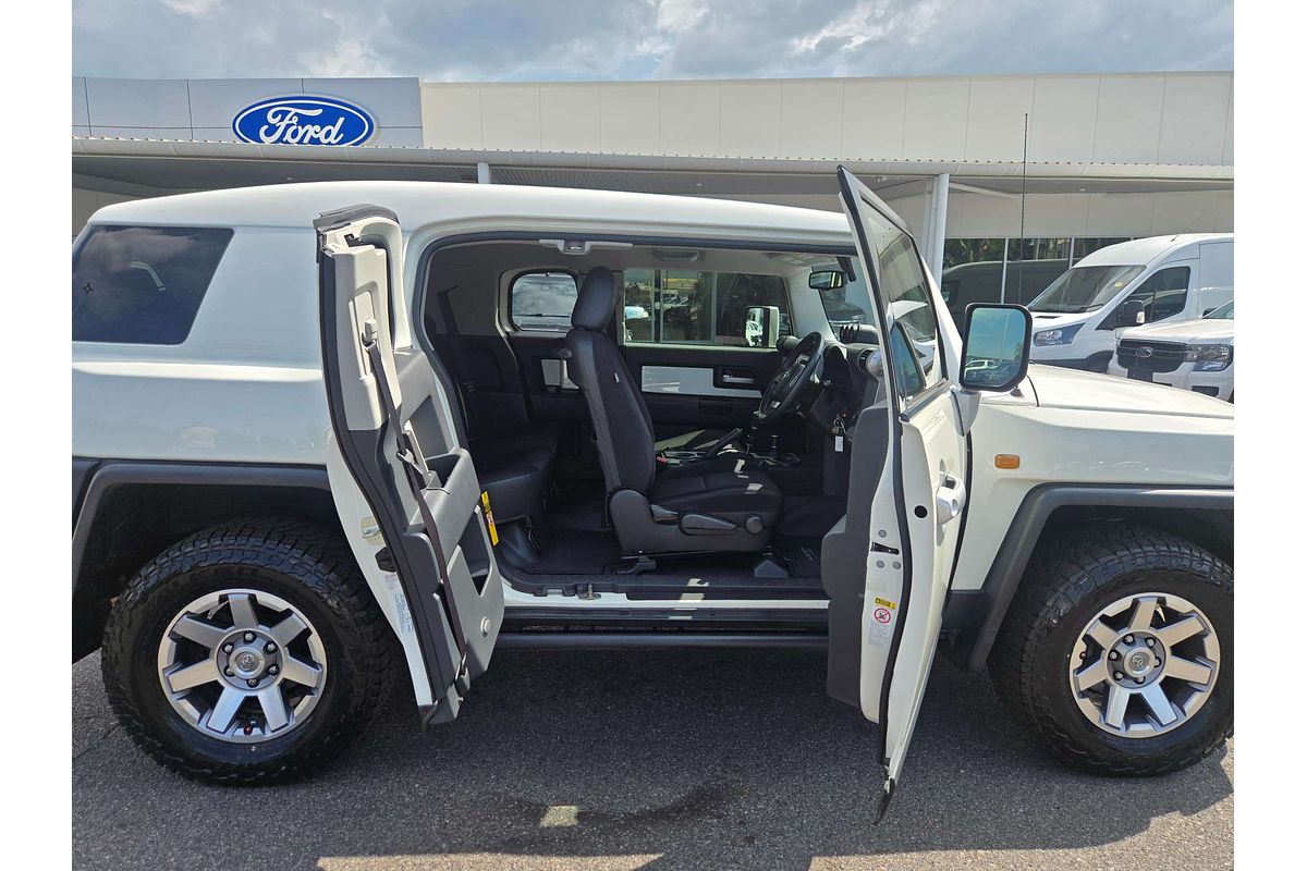 2016 Toyota FJ Cruiser  GSJ15R