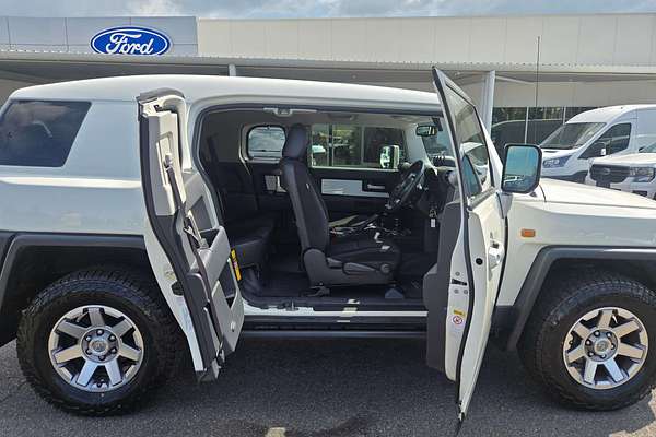 2016 Toyota FJ Cruiser  GSJ15R
