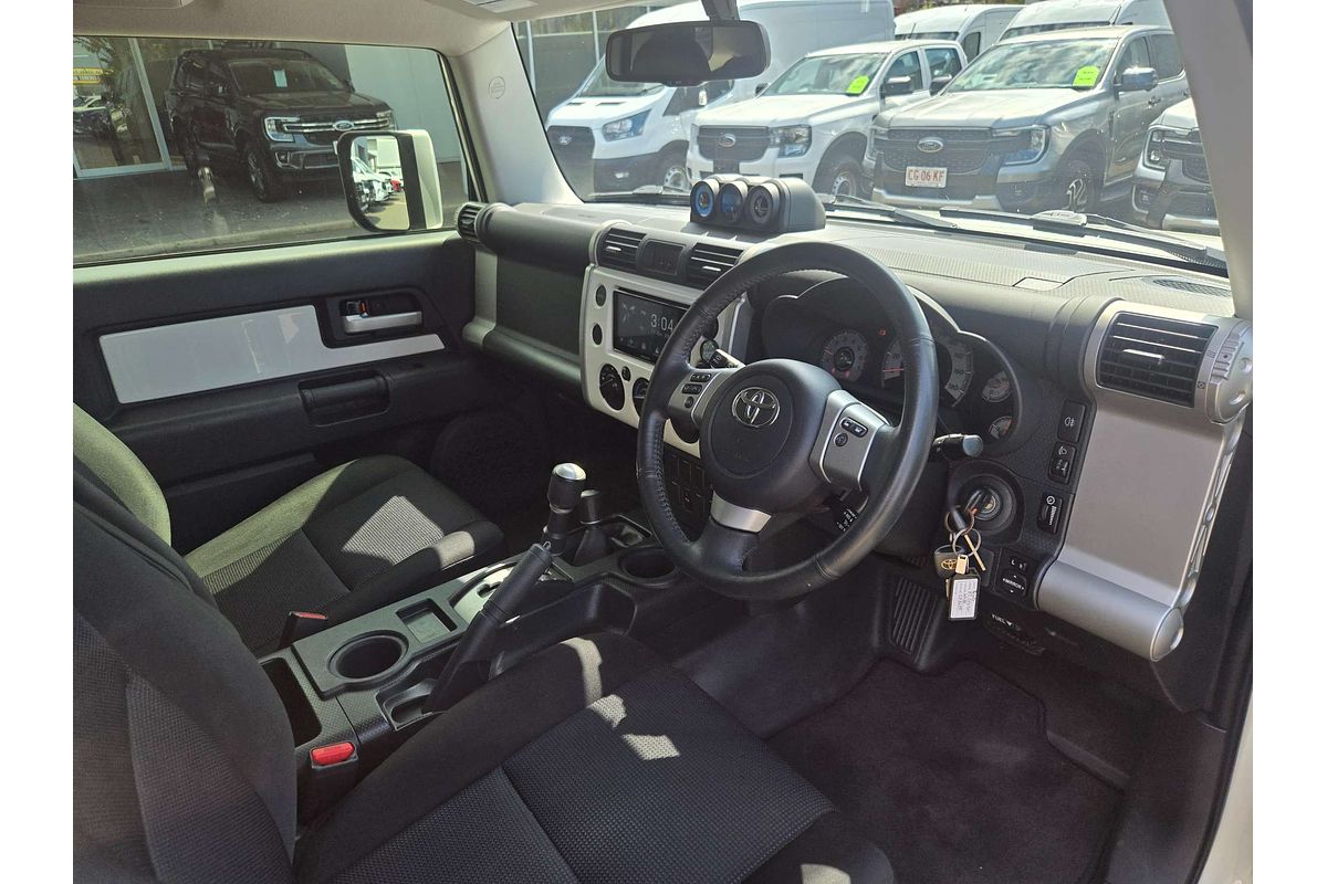 2016 Toyota FJ Cruiser  GSJ15R