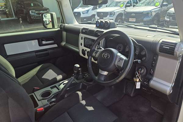 2016 Toyota FJ Cruiser  GSJ15R