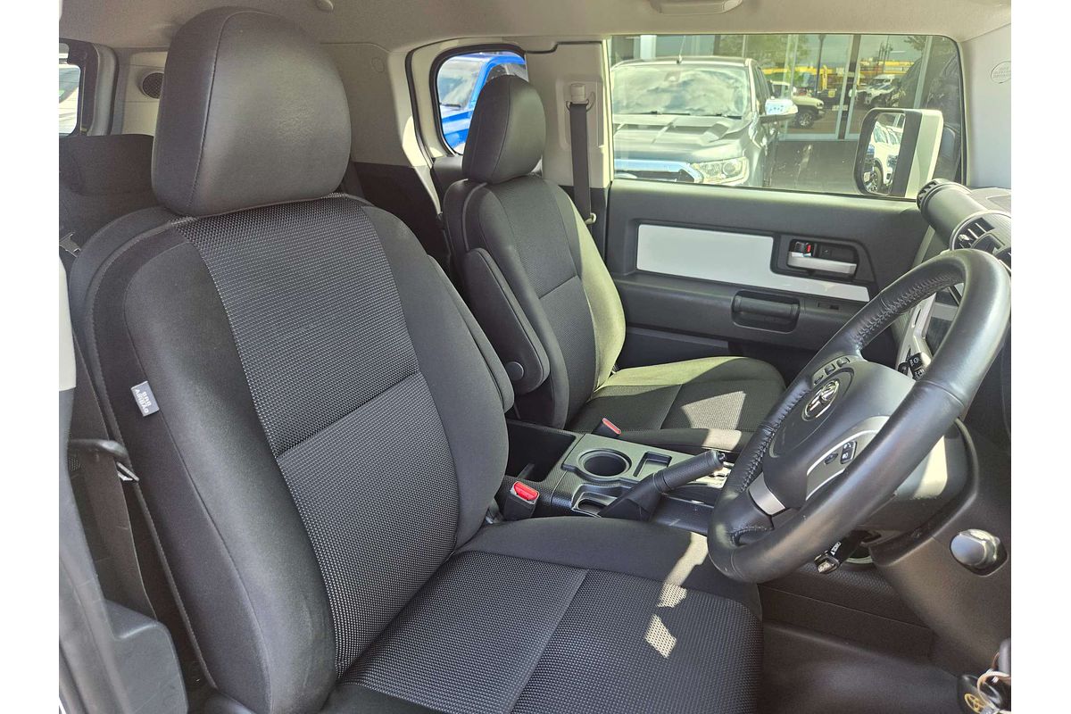 2016 Toyota FJ Cruiser  GSJ15R