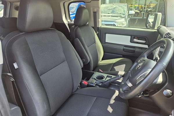 2016 Toyota FJ Cruiser  GSJ15R