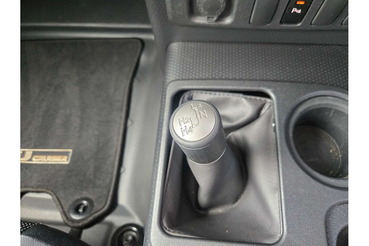 2016 Toyota FJ Cruiser  GSJ15R