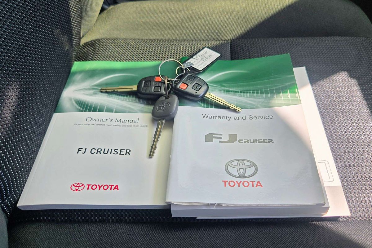 2016 Toyota FJ Cruiser  GSJ15R